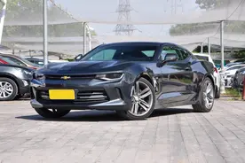 适合年轻人的肌肉型跑车，外观霸气，5.9秒可破百，带你看科迈罗图片