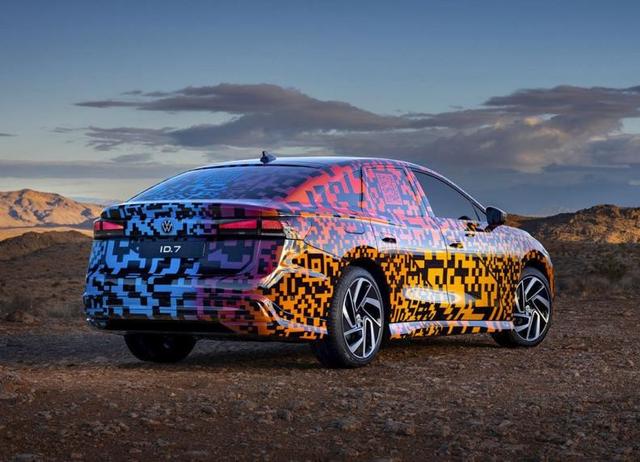 上海车展必看4款轿车！个个颜值高性能强 有一款续航超700km