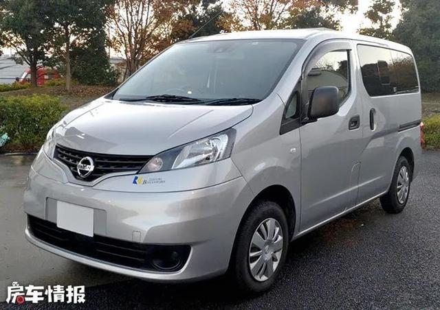 日产NV200床车，设计简单内藏双人床和厨房，周末露营比帐篷舒服