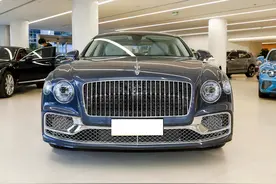 宾利飞驰：配立标+V8发动机，起售273.8万，实力如何？图片