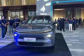 售价11.77-17.37万元，可换电的轿跑SUV，睿蓝7正式上市图片