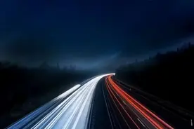 为什么有的司机更喜欢夜晚跑高速？夜间行车这些事项必须注意！图片