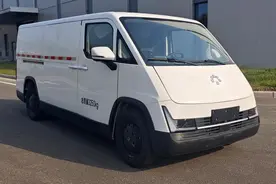 北汽福田全新子品牌首款车型曝光，换新车标，2座，侧滑门图片