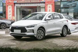 续航401公里带快充，自主大空间电动家轿，便宜又省钱，比亚迪e2图片