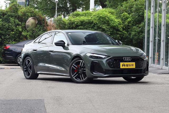 B级车选燃油还是新能源，奥迪A5L，华为辅助加持的燃油车是真的香