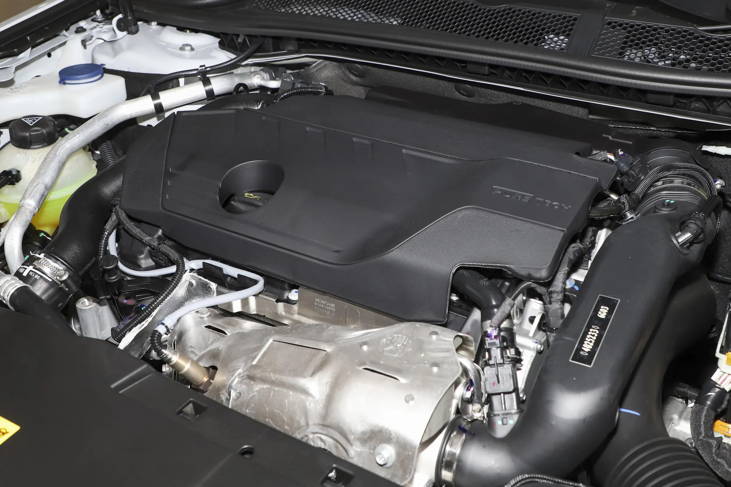 16.37万起售，搭1.8T+8AT，入门即旗舰，新标致508L值得入