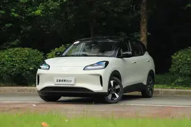 只卖7万多？跑100公里只花6块，五菱缤果SUV五座版新车解析图片