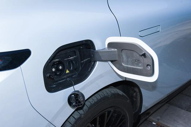 零跑Lafa5上市售9.78万元起