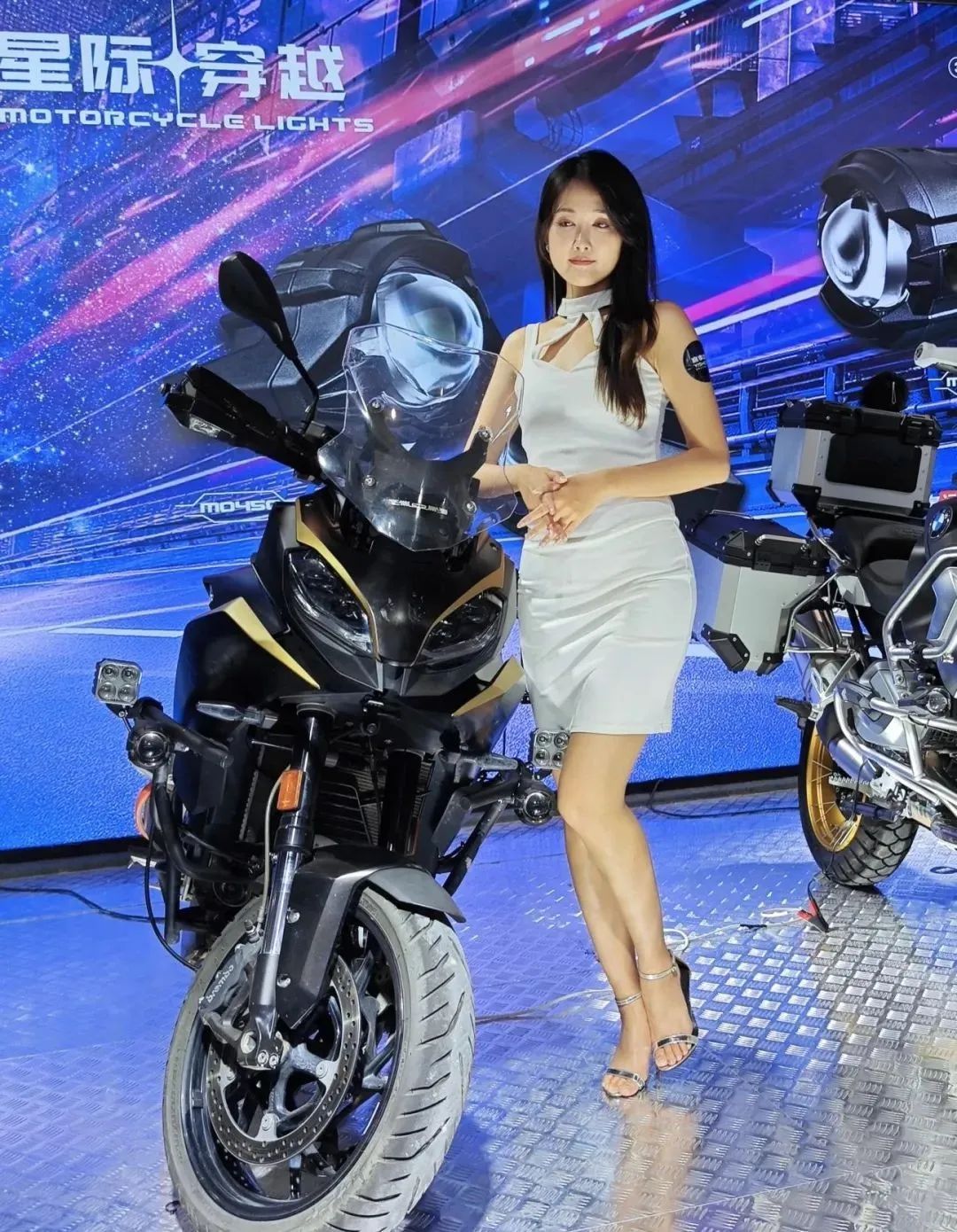 今天不聊摩托车！就来一起看看本届摩博会的美女模特吧6564|小老婆汽機車資訊網