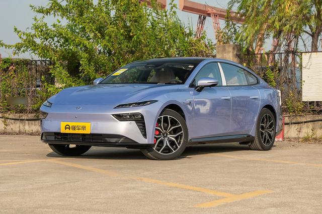 颜值智能操控三在线 东风奕派 eπ007+ 15 万级智美轿跑新选择