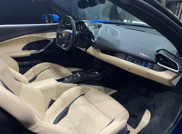 副驾也有屏幕看 法拉利296 GTS实车国内首次亮相 售价348.8万元