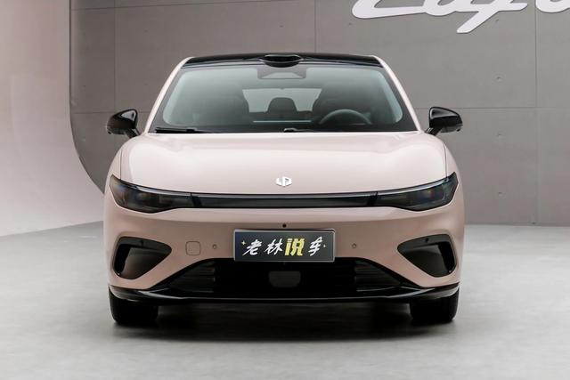 零跑Lafa5成了，限时9.28万起，3天卖了7397台，哪个版本值得买？
