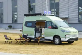 扬州赛德房车依维柯聚星星辰系列 Vanlife双人行 年轻时尚露营方式图片