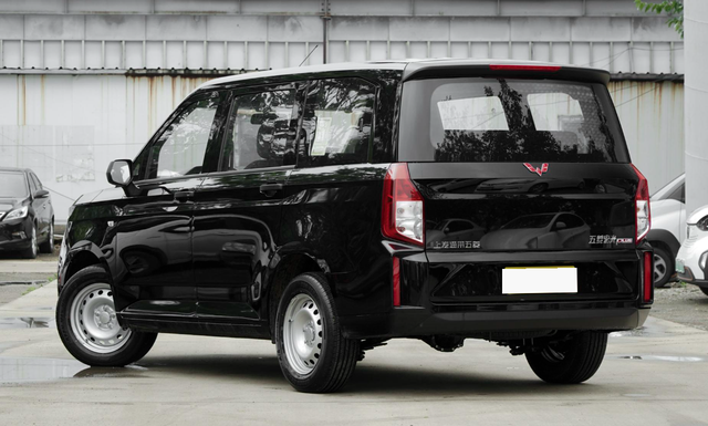 99万!五菱宏光plus:紧凑型mpv,空间奢华,油耗7.3l