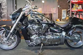 铃木入侵者M1800R 摩托车实拍视频封面