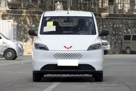 五菱又一款“神车”上市，油耗2.42L，满油电续航1000km，能火？图片