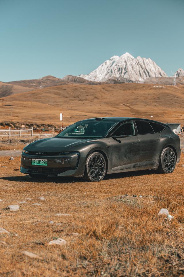 奥迪 E5 Sportback往返860公里看雪山，不旅行还叫什么奥迪旅行车