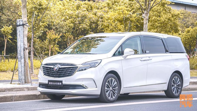 售价40多万的腾势D9月销过万，是国产车崛起了？还是大家都富有了