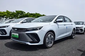 油价高谁还敢开车！要省油省钱究竟选插混 还是增程式？图片