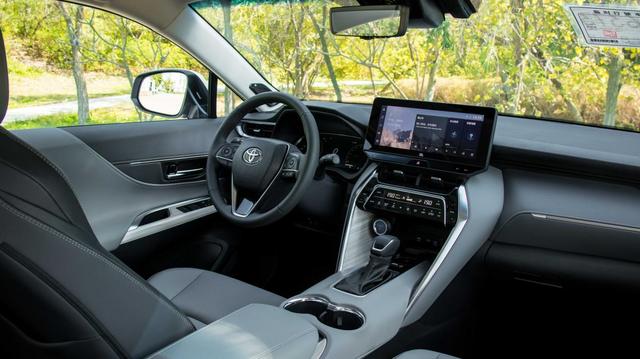 油价飙升的时代，要不要买辆混动车？试驾广汽丰田威飒