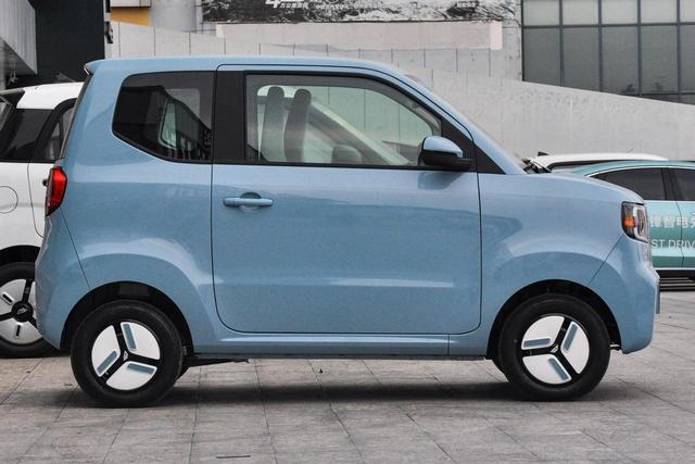凌宝Uni，电动机总功率20kW，售价4.18万