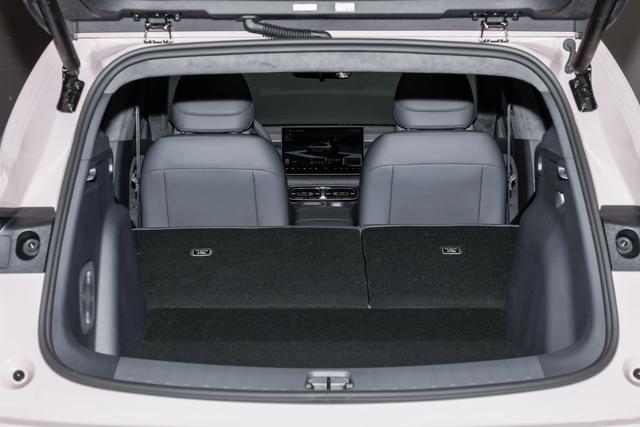 零跑Lafa5成了，限时9.28万起，3天卖了7397台，哪个版本值得买？