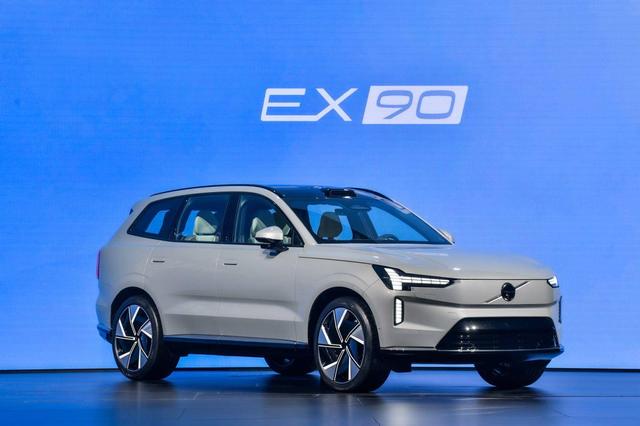 沃尔沃EX90中国首秀，新玩法与旧秩序的本质是安全