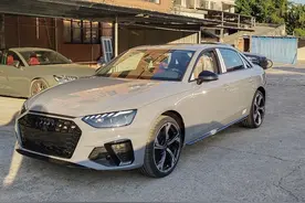 换代前的最后一次改款！25款奥迪A4L到店，外观“黑化”+新方向盘图片