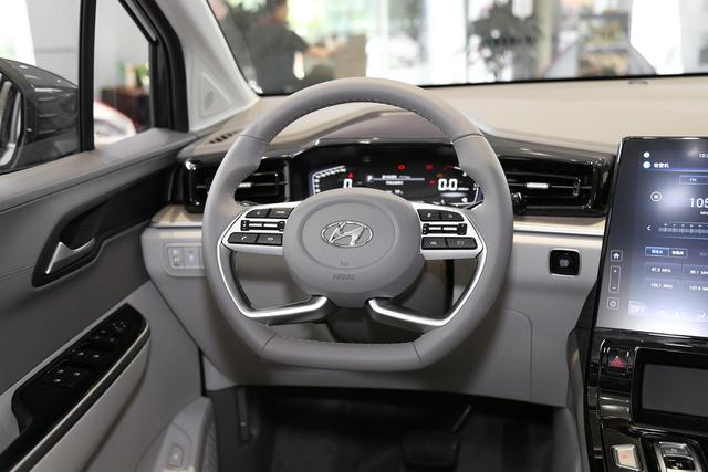 现代库斯图车机系统故障：卡顿、黑屏与网络断连频发