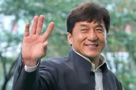 ​成龙座驾，加一次油8000块，500万配备汉字车标图片