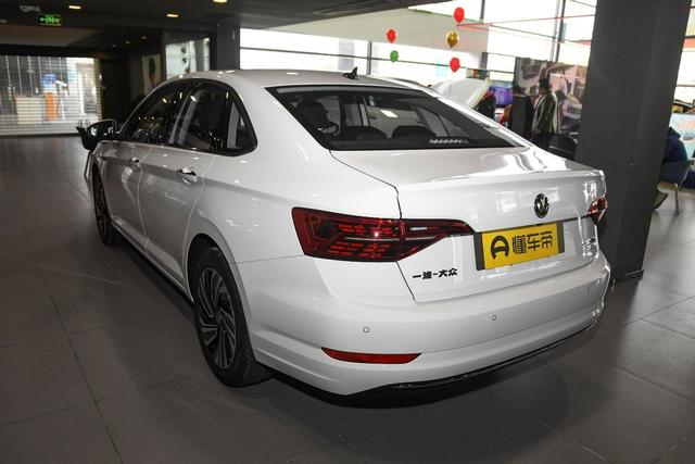 体验2022款速腾：1.4T动力，百公里油耗5.6L，8.7秒破百，香？