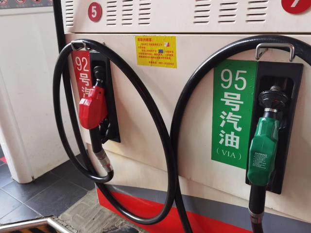 高标号汽车省油不省钱?92号和95号汽油究竟有啥区别?