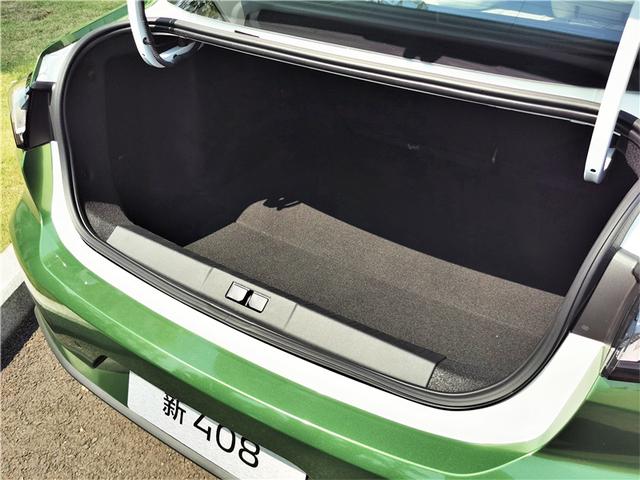 试驾东风标致新408，10.57万起标配1.6T+6AT，性价比到底有多高？