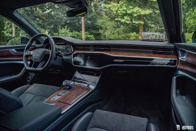 价格已公布！实拍新款奥迪A6L大顶配