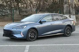 比亚迪颜值担当，豪华感出乎意料，深度体验2025款海豹07 DM-i图片