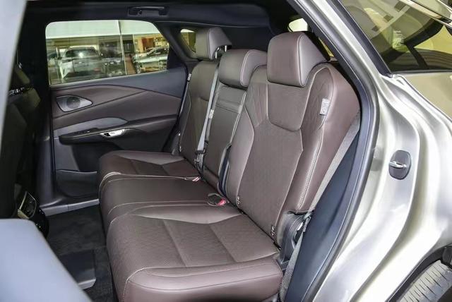 雷克萨斯RX PHEV：售价54.90万，搭载2.5L插混动力，可以考虑吗？