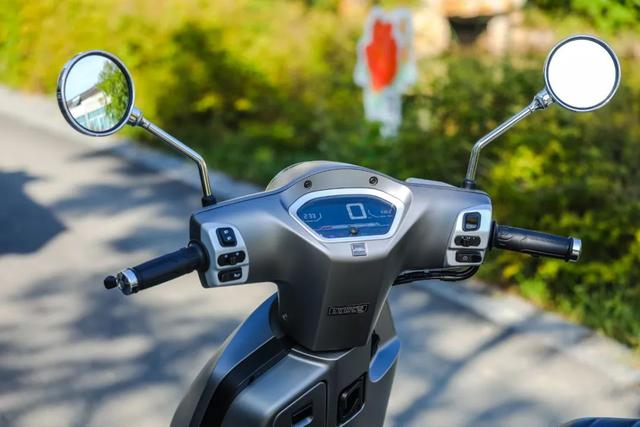 一万出头的高颜值本田复古踏板——新大洲本田NS125LA静态评测