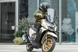 售20888元，赛科龙RT2 ADV，实测油耗2.8L，这不比大阳V锐香？图片