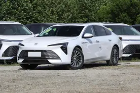 养一台2.0T的别克君越一年需要多少钱？家用成本高不高？图片