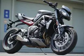 750级最强街车，凯旋Street Triple 765RS试驾体验图片