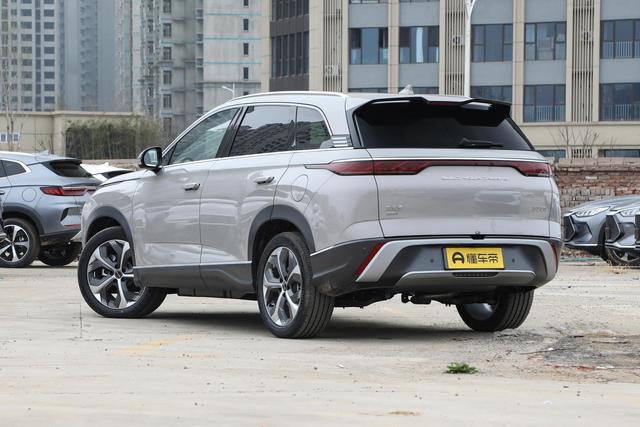 别克昂科威Plus外观漂亮，安静舒适，配2.0T+9AT变速箱，性价比高