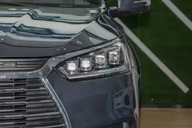 搭载1.5T发动机，轴距达到了2660mm，比亚迪宋实力解析图片