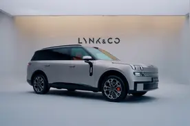 车长超5米2，后备箱天地门？双30寸大屏？静态解读领克新旗舰900图片