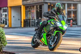 新车｜电控升级价格下调，2023款狂飙猛禽Ninja650售价7.48万元起图片