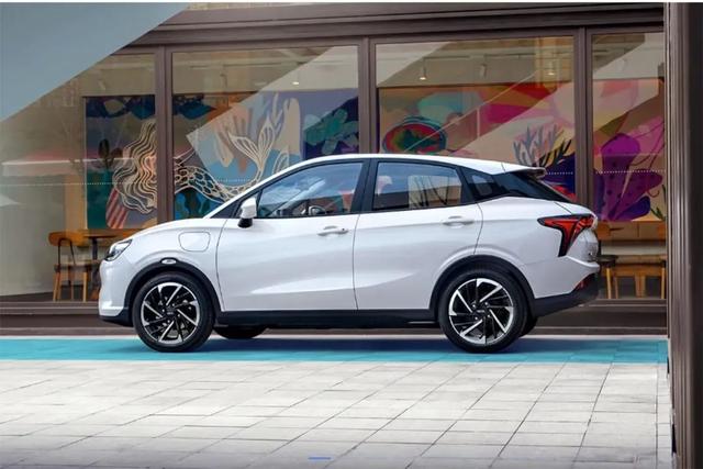 8万拿下纯电代步车，续航最高超400km，真香！