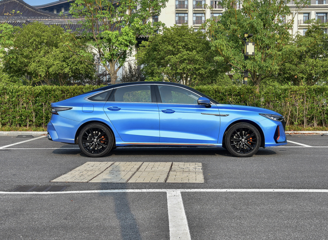 开了1年的大众速腾，第一次开艾瑞泽8，发现了大众和奇瑞的差距