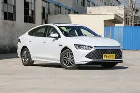 比亚迪秦PLUS DM-i PK 荣威D7 DMH，插电式混动轿车实力对比，选哪个图片