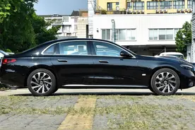 奔驰“不坑穷人”！降15万，长超5米，2.0T+9AT+四驱，开着有面子图片