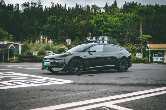 奥迪 E5 Sportback往返860公里看雪山，不旅行还叫什么奥迪旅行车