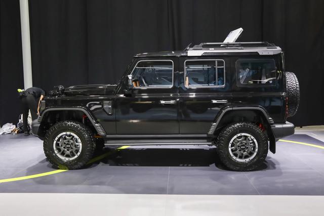 北京汽车制造厂212新车型上市，外观很复古硬朗，2.0T柴油动力